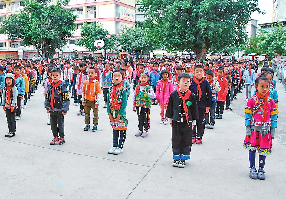 在校学生来自不同民族。