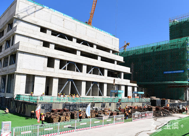 2月7日，中山大学澄江市医院主体工程建设现场。该医院按照“三级甲等”标准建设，设置床位1200张。力争打造成为立足云南、面向西南、辐射南亚东南亚的综合性医院。玉溪日报全媒体记者 曾永洪 摄.jpg