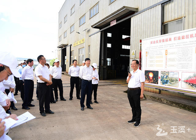 观摩云南活发智能机械制造有限公司年设计生产能力5万吨、加工能力3万吨铸造项目。.JPG