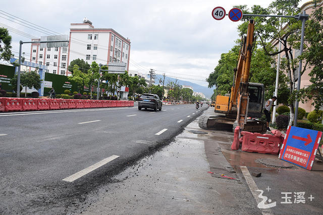 东风路（玉兴路至出水口公园）准备铺设非机动车道.jpg