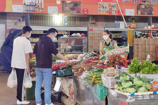 宁阳市场内物资充足.jpg