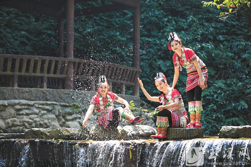 石门峡是哀牢山风景区最著名的景点之一