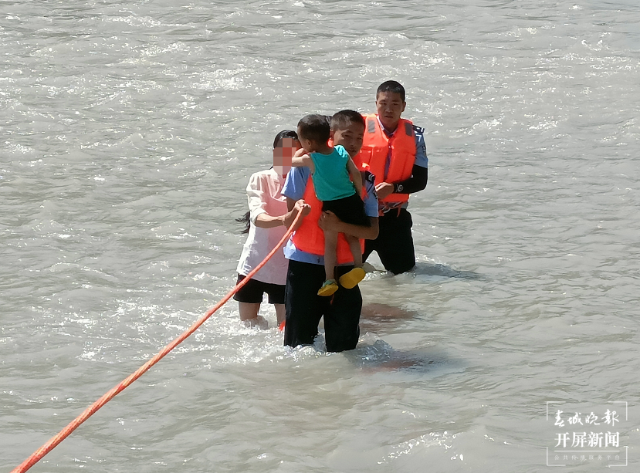 巧家民警紧急营救溺水人员(14210819)-20220709214906.png