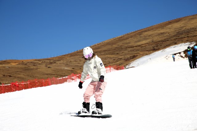 会泽大海草山滑雪旅游度假区“开板”营业